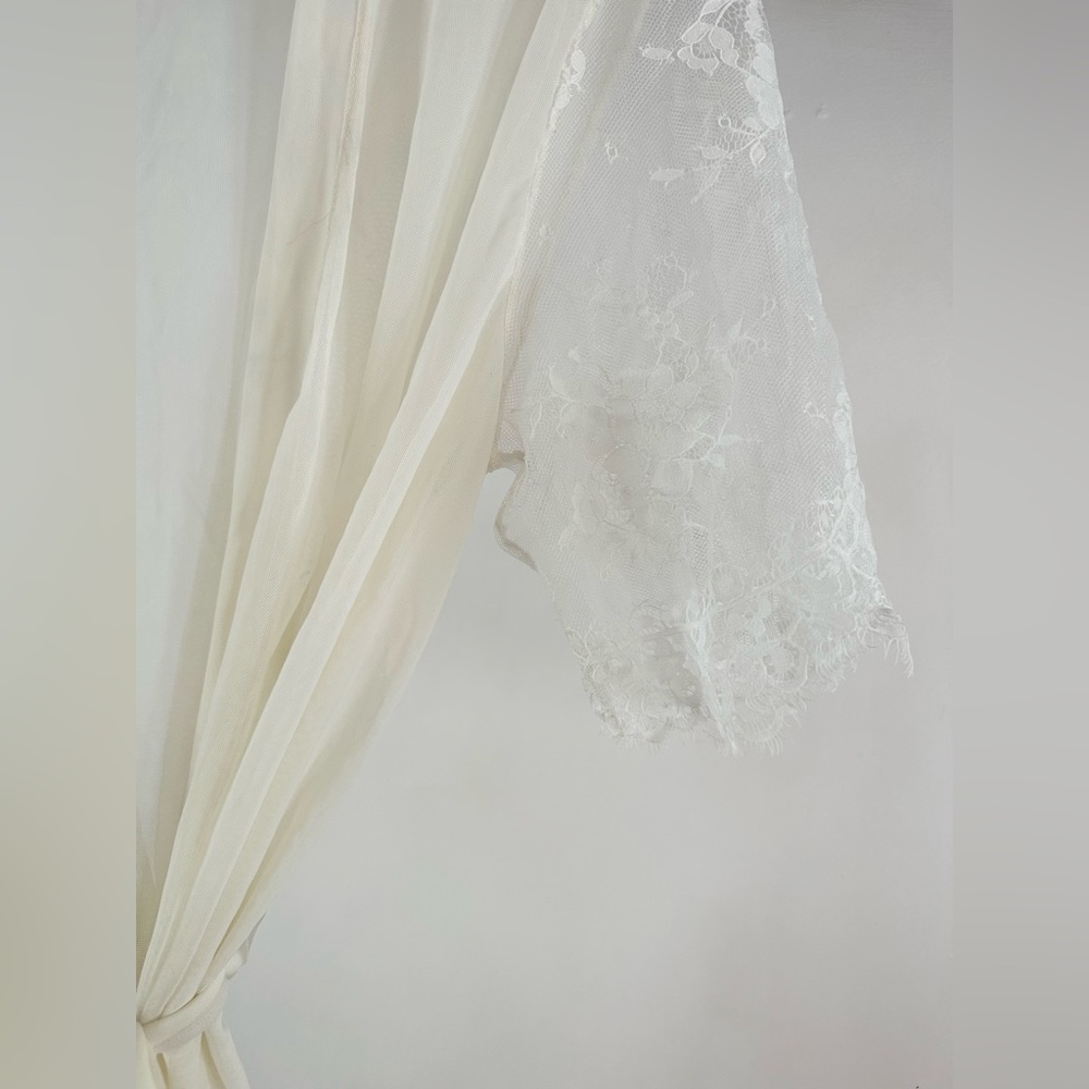 Beautiful Vintage Sheer Lace Robe